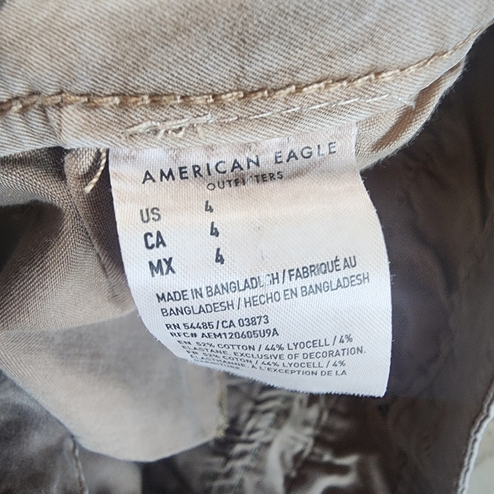 American Eagle Outfitters Khaki Midi Shorts - Picture 4 of 5
